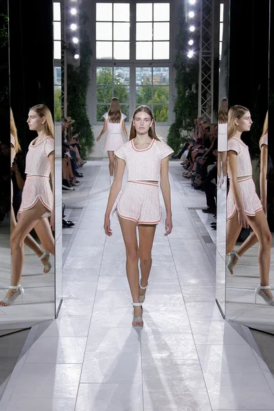 Look 3
